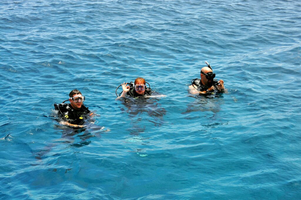 Plongeurs à bord du MY JPMarine en route vers Big Brother