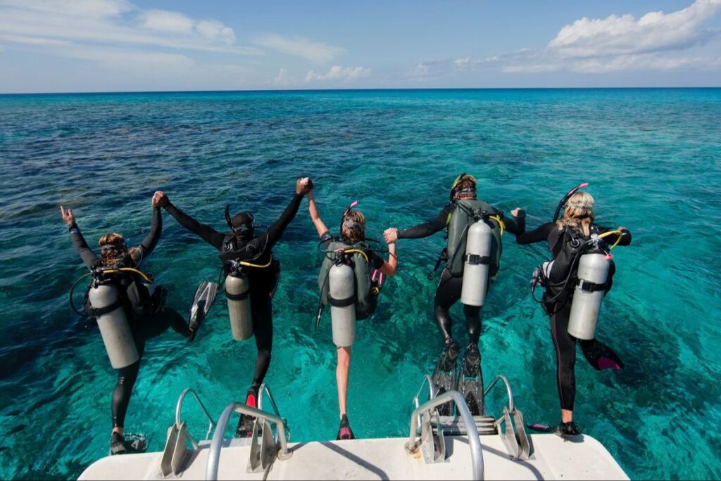 Divers gearing up on MY JPMarine