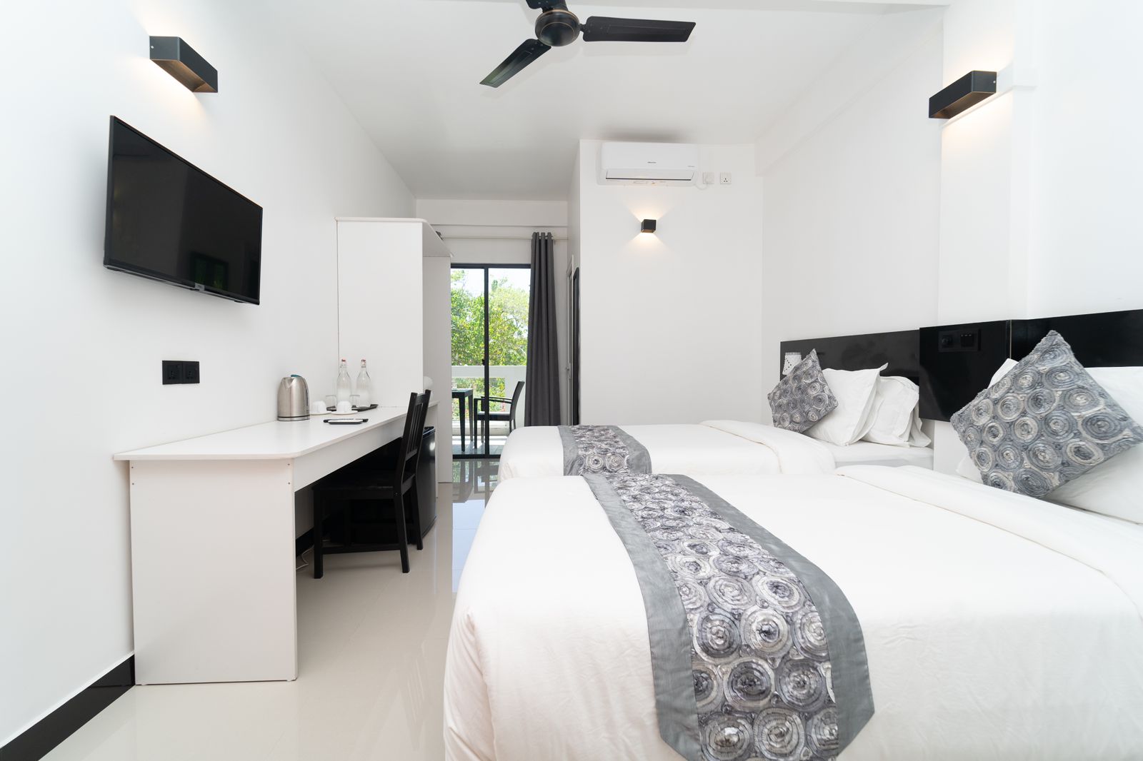 Twin room bathroom, Cozy Roots Fuvahmulah