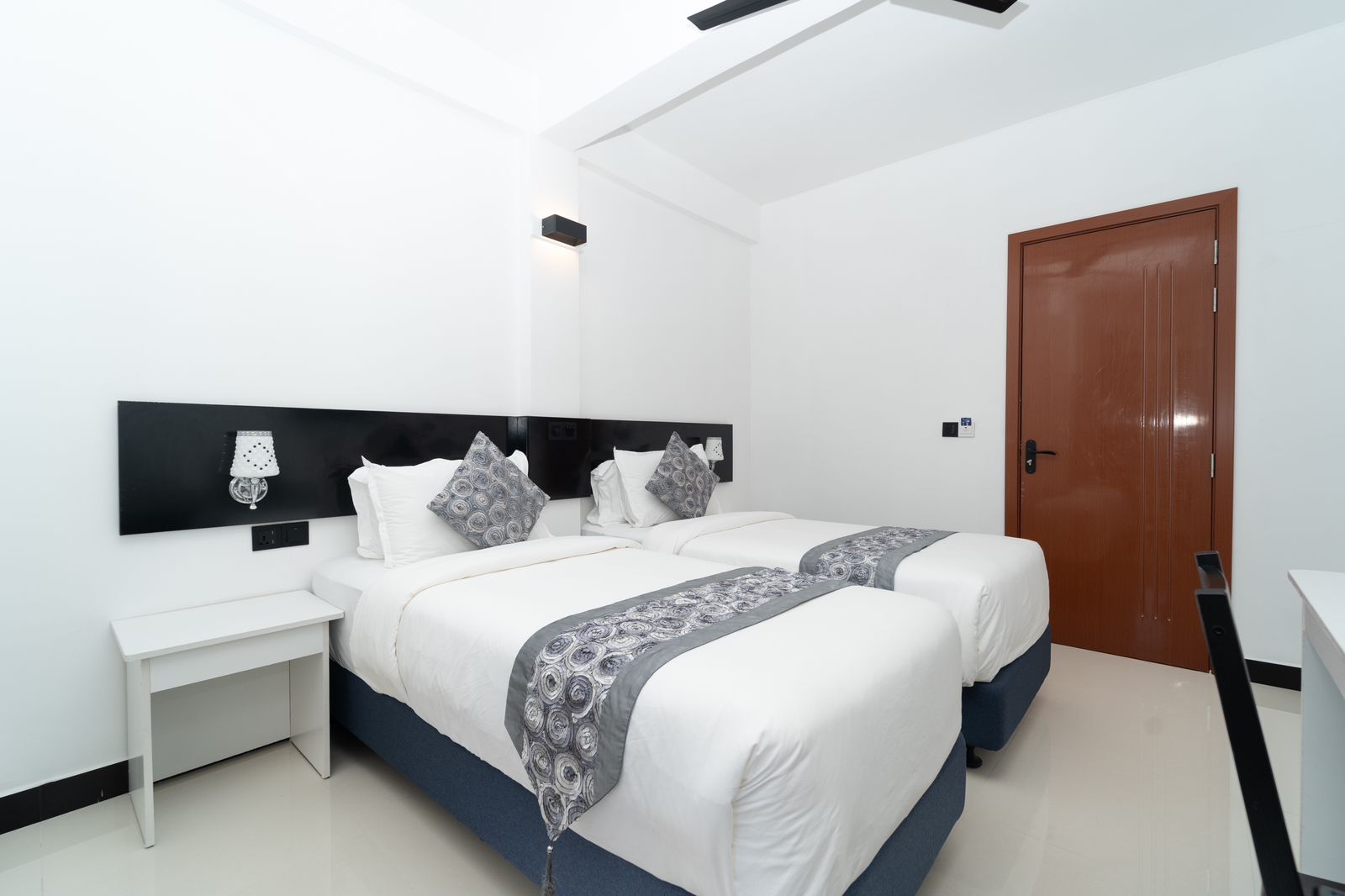Twin room interior, Cozy Roots Fuvahmulah